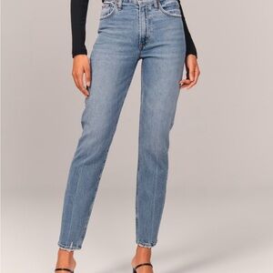 Abercrombie & Fitch High Rise Mom fit Blue Jeans